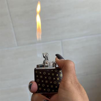 فندک پدالی سفید طرح لویی ویتون